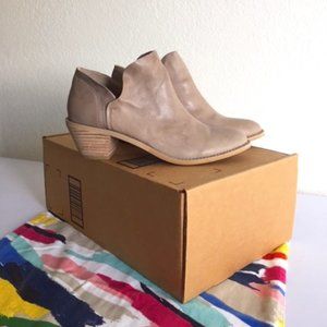 Kelsi Dagger Brooklyn-Ankle Boots, Taupe, Size 7